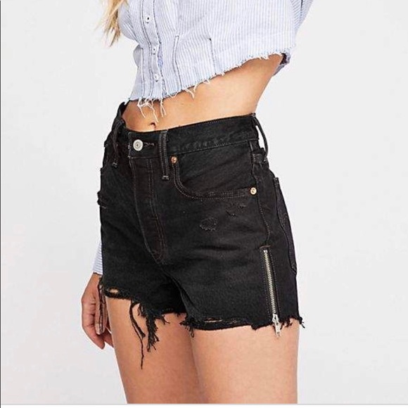 levi's high rise black shorts